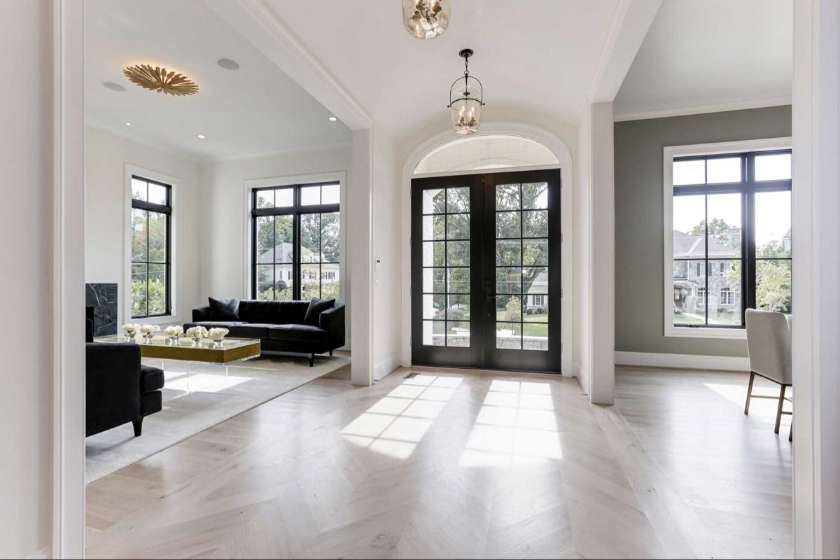 Kamu ve Eğitim Yapılarında Dayanıklı Mobilya & Kapı Sistemlerinin Rolü